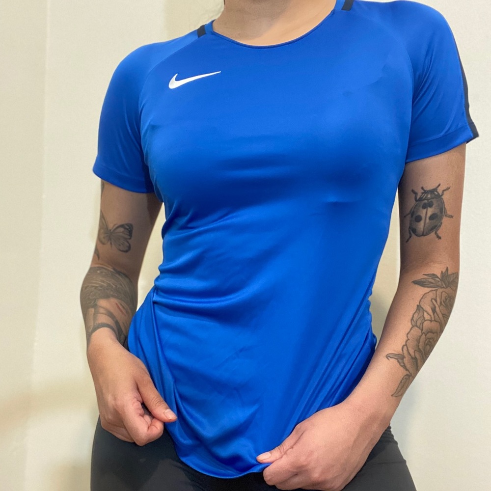 Nike workout top
